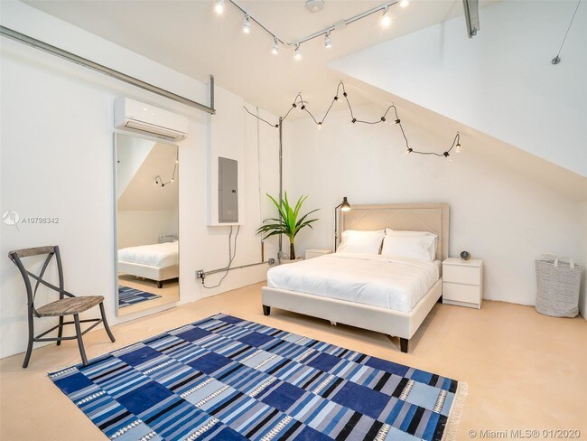 Building Photo - 3089 SW 21 street  1 Coral Gables Fl 33145
