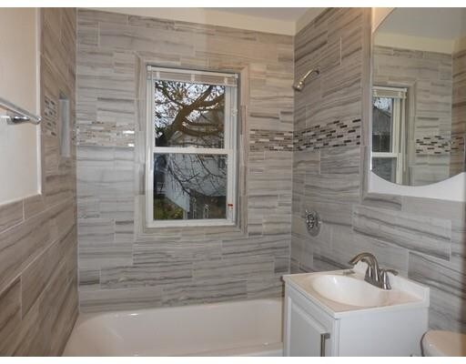 Building Photo - 20 Pheasant St