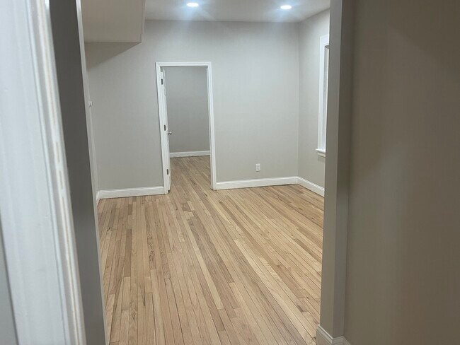 Foto del edificio - 3655 N Troy St