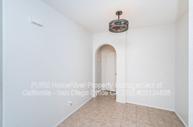 Foto del edificio - 1760 E Palomar St