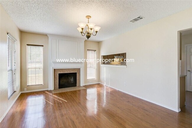 Foto del edificio - 1519 Creek Bank Ln