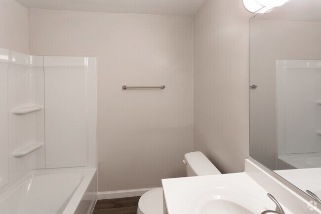 2BR, 2BA - 900 SF - Vetra 5480