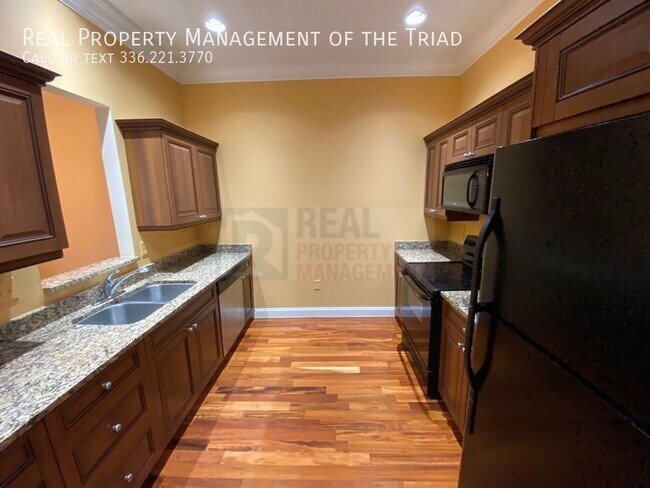 Building Photo - *AVAILABLE SOON* Posh Downtown Greensboro ...