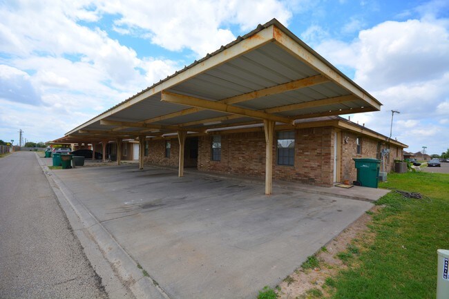 Foto del edificio - 2104 Paradise Dr