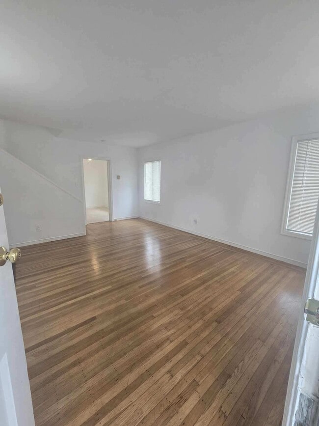 Living room - 3700 Magee Ave