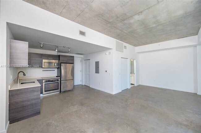 Foto del edificio - 151 SE 1st St