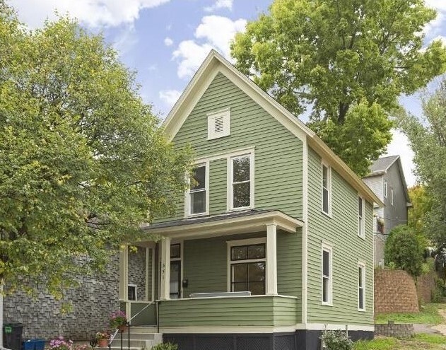 Beautiful Victorian Design - 351 Grand Ave