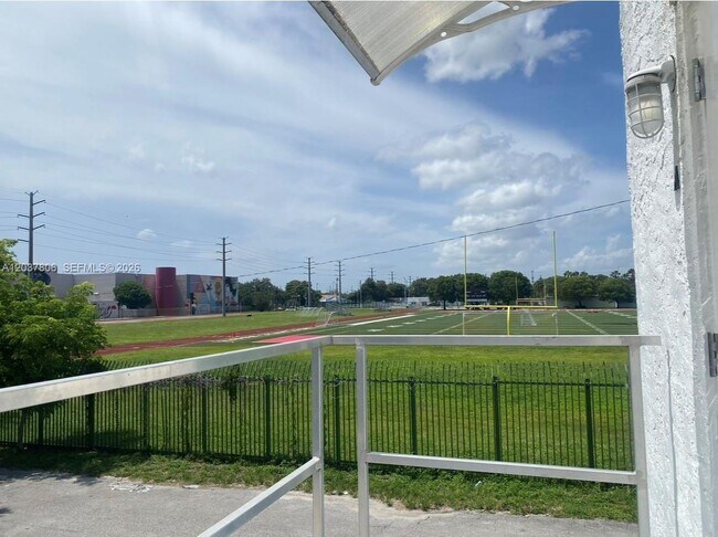 Foto del edificio - 335 NW 59th Terrace