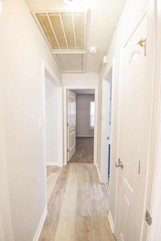Foto del edificio - 5 Bedroom 3 Bathroom- Small Pets Okay