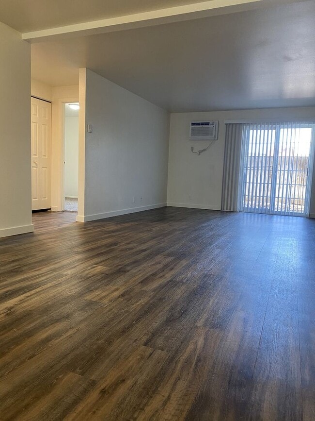 Building Photo - 1480 N Raymond St