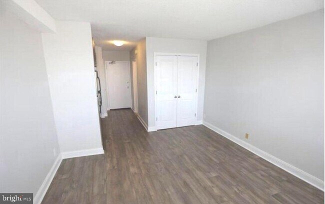 Foto del edificio - 5500 Friendship Blvd