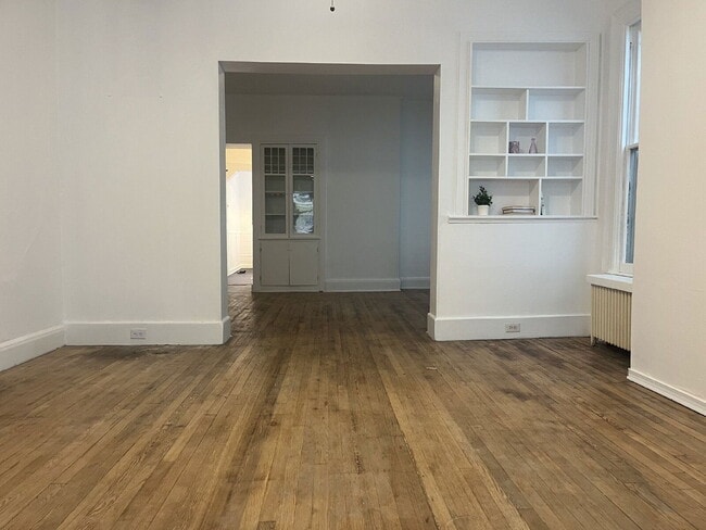 Building Photo - 130 5th Ave