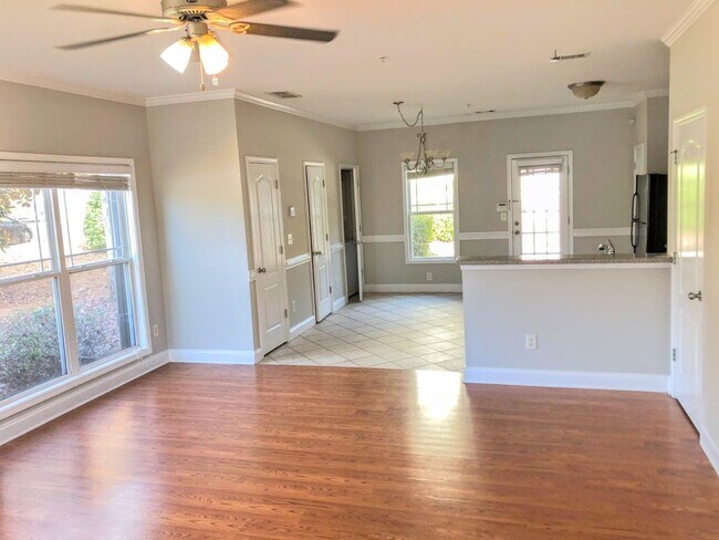 Building Photo - AVAILABLE MID-NOVEMBER 2025 | 2 Bedroom De...