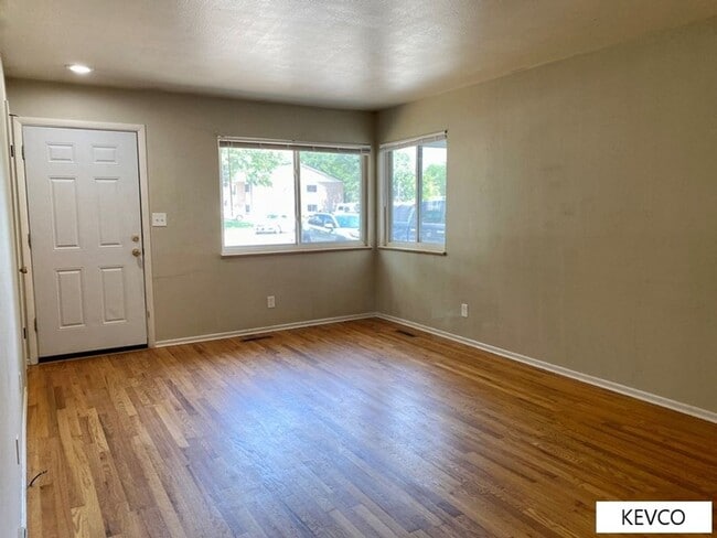 Foto del edificio - 2409-2413 Clearview Ave