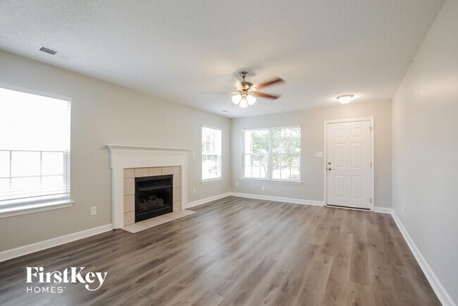 Building Photo - 2819 Rosemeade Dr