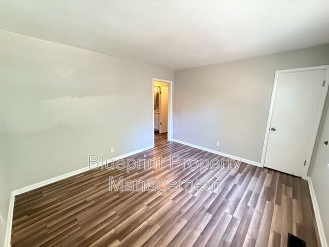 Foto del edificio - 737 47th St N