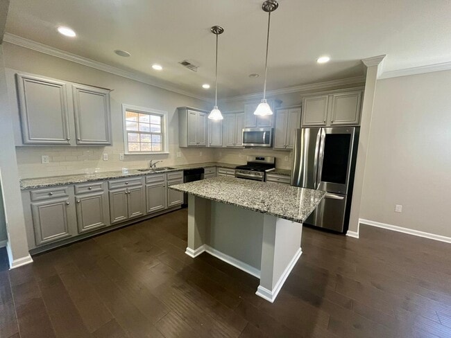 Building Photo - 5 Bedroom 3 Bathroom Home in Pendleton