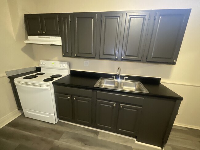 Building Photo - 644 Salem Ave