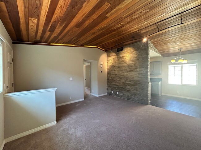 Foto del edificio - Beautiful 2BD/2BA W/ A/C and Reserved Parking in Normal Heights!