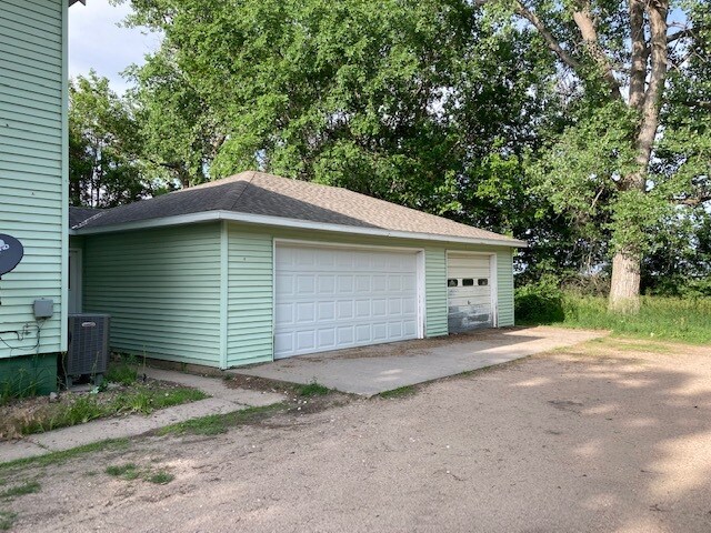 Building Photo - 1445 Dove Hill Ave