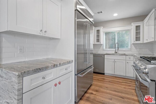 Building Photo - 3 br, 2 bath House - 54 W Glenarm St