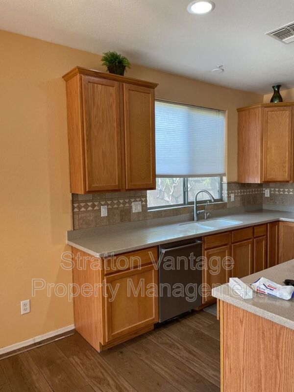 Building Photo - 16483 N 99th Pl
