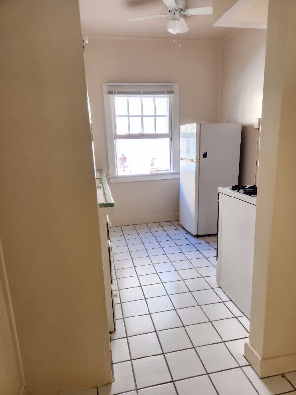 Foto del edificio - 1825 Ivar Ave