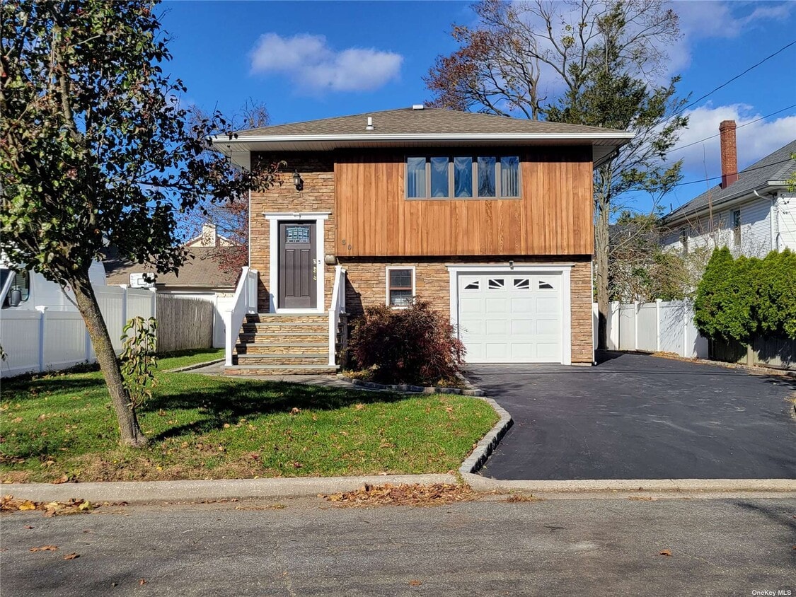 Primary Photo - 30 Devine Ave