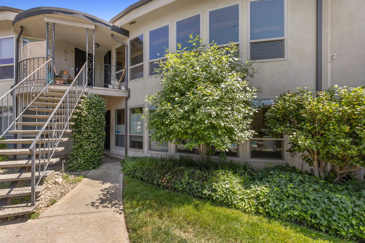 Windows! - 30 Plaza Way
