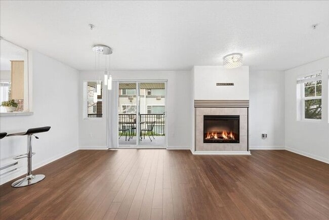 Building Photo - $1,995 • Modern 2BR Condo in Tanasbourne – Garage Included!