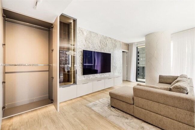 Foto del edificio - 45 SW 9th St