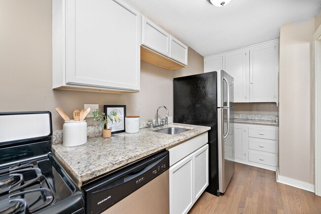 Building Photo - The Drake