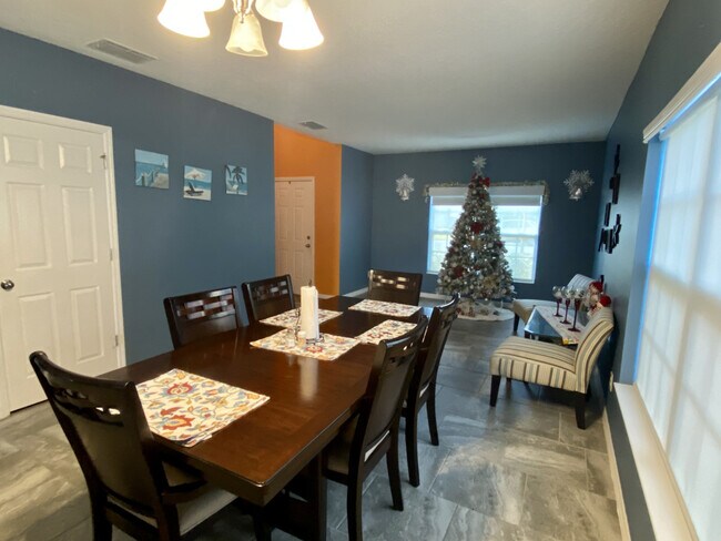 Building Photo - 445 Kestrel Dr