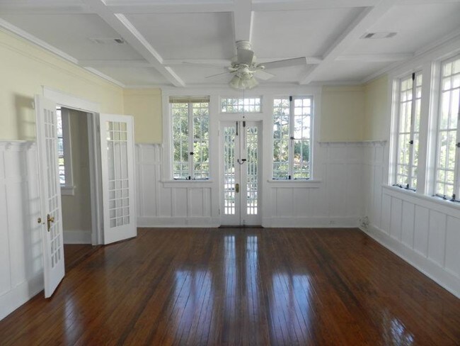 Building Photo - 2012 Prytania St