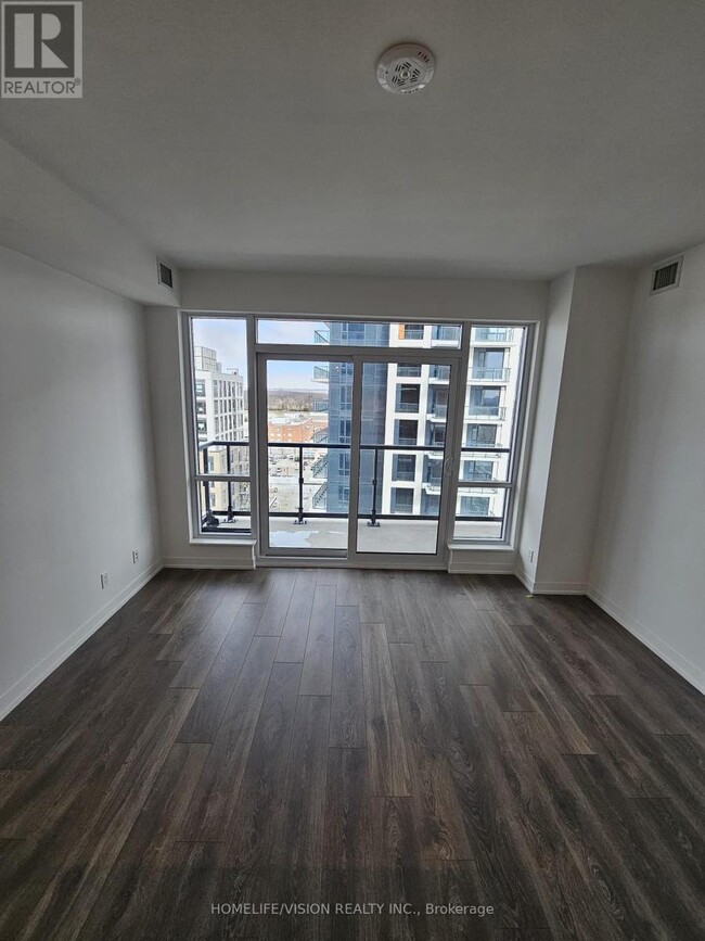 Building Photo - 7950-7950 Bathurst St