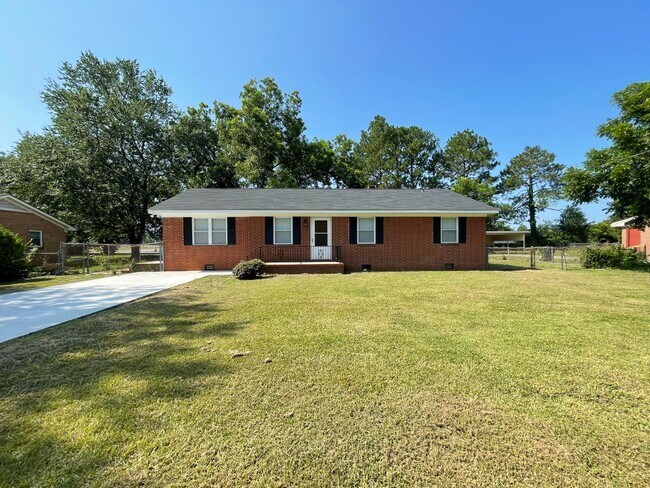 Building Photo - WONDERFULLY RENOVATED BRICK RANCH! 4 BR, 2...