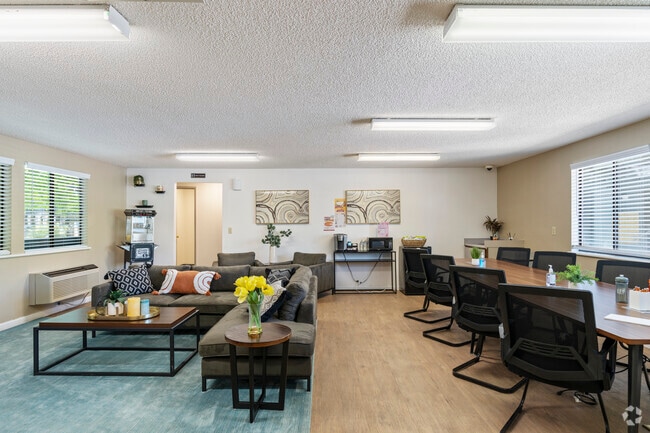 Clubhouse - Lev