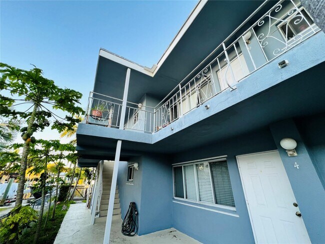 Foto del edificio - 2033 Calais Dr