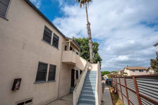 Building Photo - 4513-4519 Wilson Avenue