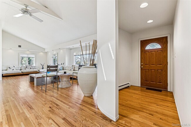 Foto del edificio - 22 Meadow Ln