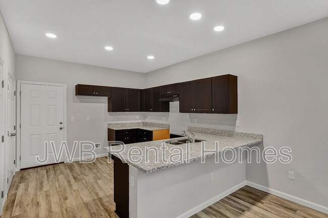 Building Photo - 715 Pippin St