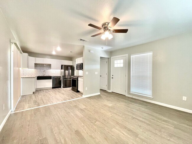 Foto del edificio - Recently Renovated 3 Bedroom 2 Bath Home n...