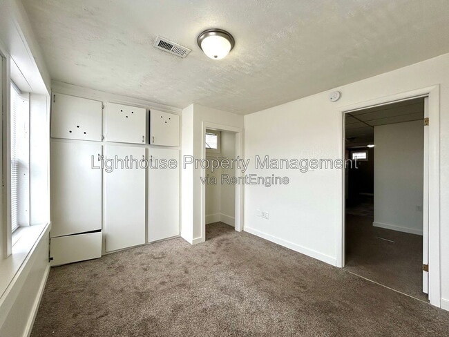 Building Photo - 17 52nd St SE