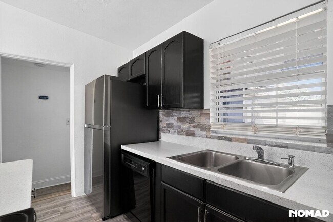 Foto del edificio - 441 E 5th St