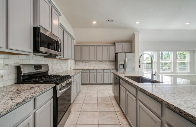 Building Photo - 1011 Veer Dr