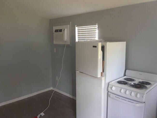 Building Photo - Adorable 1 bedroom cottage