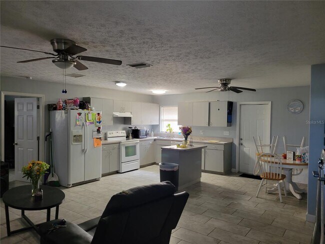 Building Photo - 10008 Prevatt St