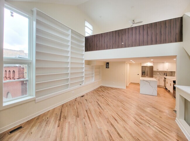 Building Photo - 1346 N Artesian Ave