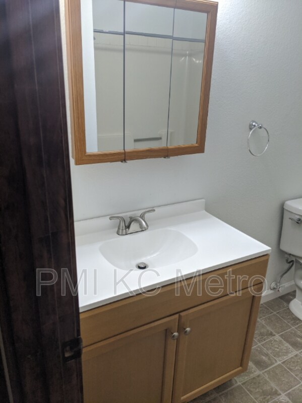 1008 NE Lindsay Ave, Lee's Summit, MO 64086 Condo for Rent in Lee's