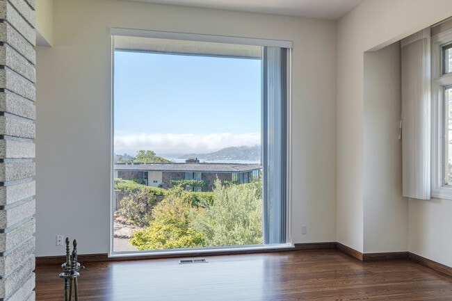 Photo - 90 Geldert Dr House